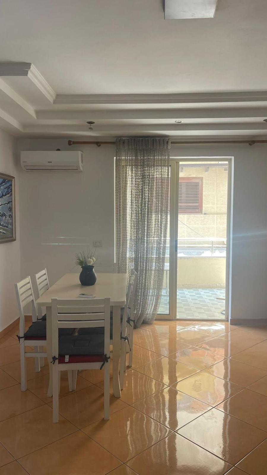 Apartment Bright And Cozy Durres